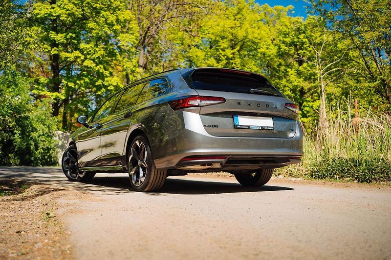 Škoda Superb (2025) 2.0 TDI, Sportline, HUD, Paměť - fotka 4 z 30