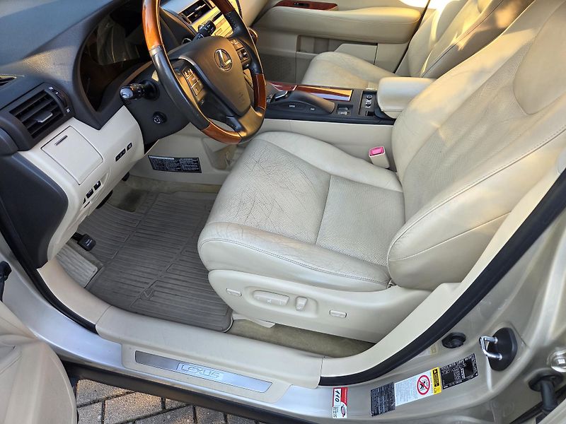 Lexus RX 450h (2011) - fotka 13 z 23