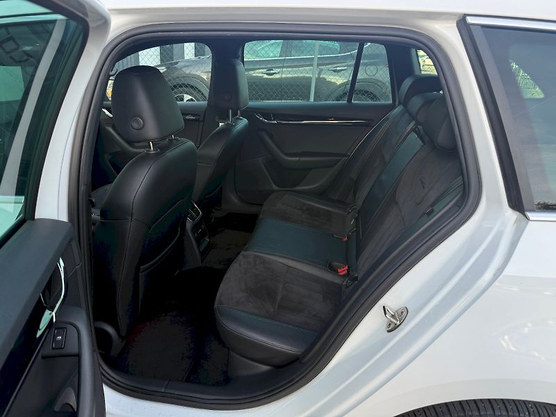 Škoda Octavia (2019) Combi 2.0 Tdi 135 kW DSG 4x4 L - fotka 10 z 27