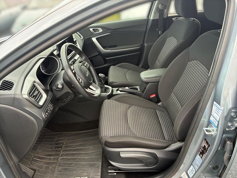 Kia Ceed (2023) TOP 1.5T-GDI 118kW CZ DPH - fotka 7 z 11