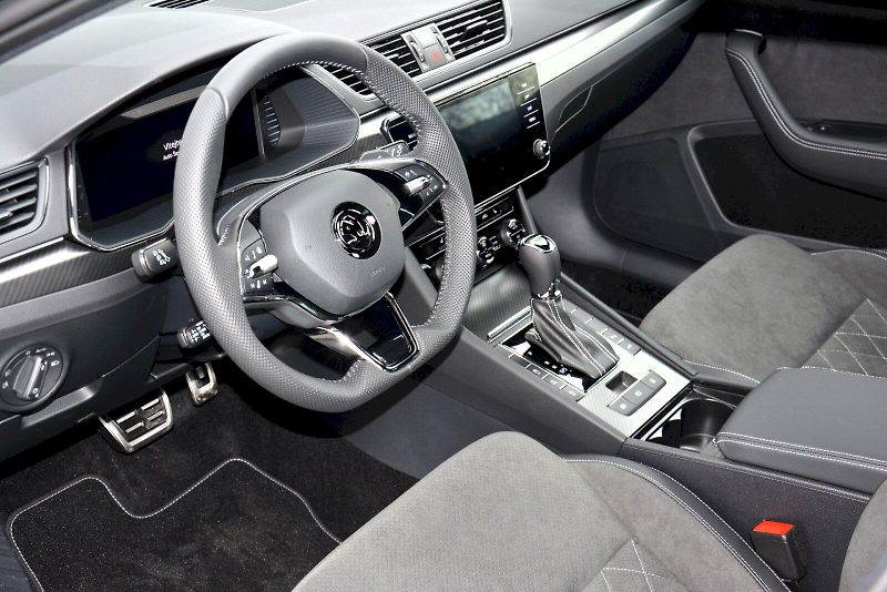 Škoda Superb (2024) Combi SportLine 2,0 TDI 147 kW - fotka 5 z 25