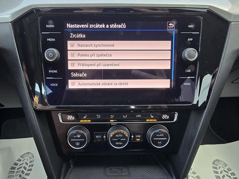 Volkswagen Passat DSG 2,0TDI BUSINESS NAVI - DPH - fotka 29 z 35