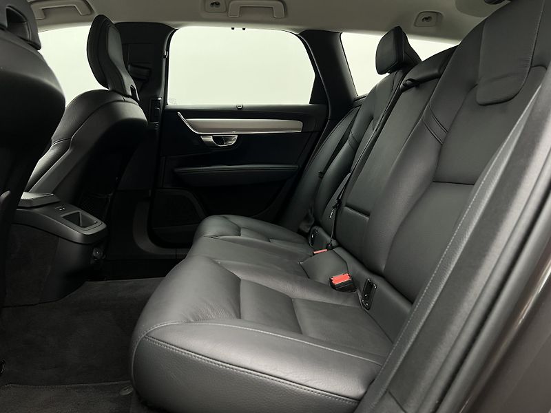 Volvo V90 B4 BRIGHT PLUS CZ 1. maj. - fotka 6 z 48