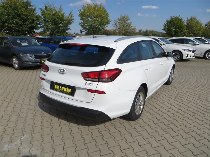Hyundai i30 1,6 CRDi 85kW Komfort ČR DPH - fotka 8 z 23