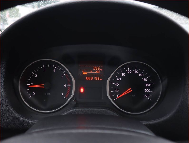 Citroën C-Elysée (2017) 1.2 PureTech, Serv.kniha, Navi - fotka 11 z 17