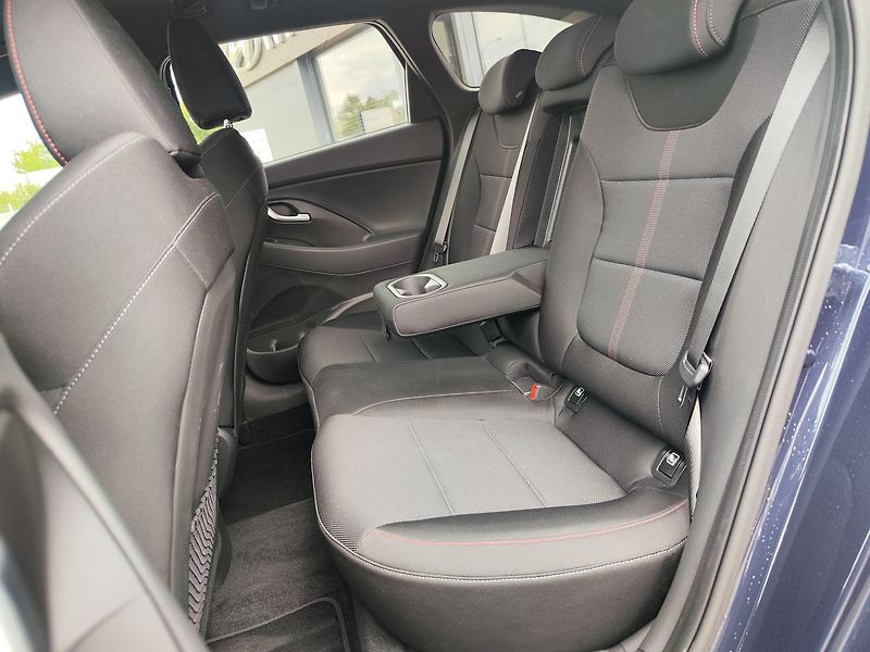 Hyundai i30 1.5 T-GDI/103kW N-Line DCT - fotka 11 z 36