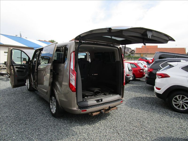 Ford Tourneo Custom 2.0TDCi L2 Titanium, 8 míst - fotka 47 z 57