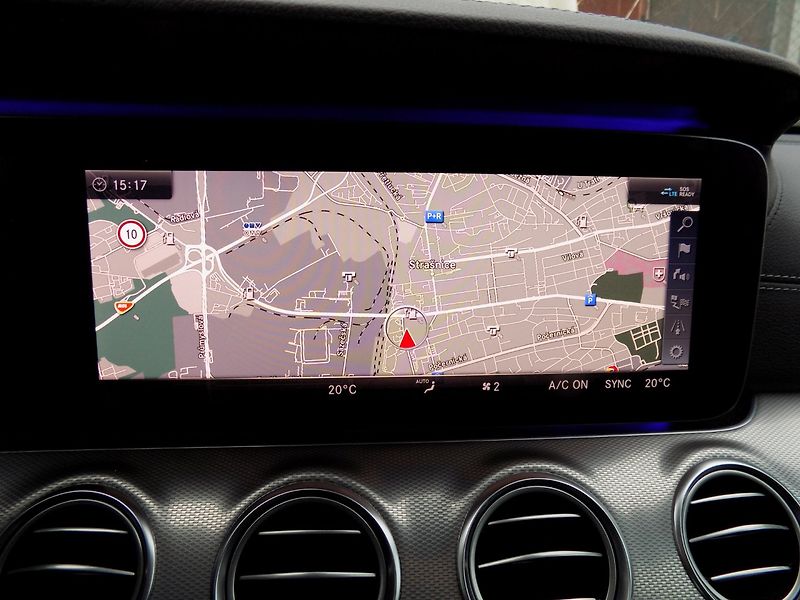 Mercedes-Benz Třídy E (2018) 350d/AMG Line/4-Matic/LED/ - fotka 37 z 45