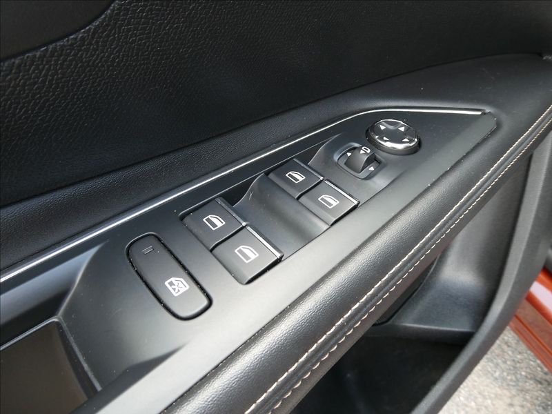 Peugeot 5008 2,0 HDi 130kW GT 7.míst AT8 - fotka 38 z 50