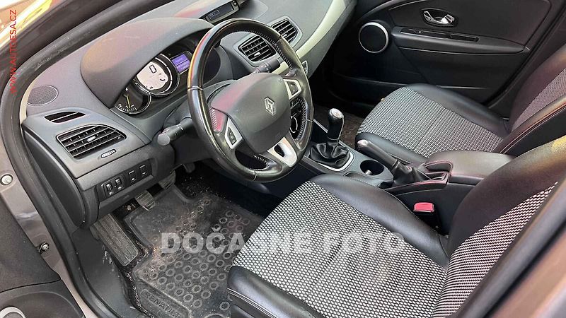 Renault Fluence (2013) 1.6i 16V, ČR, Techno, autoAC - fotka 3 z 3