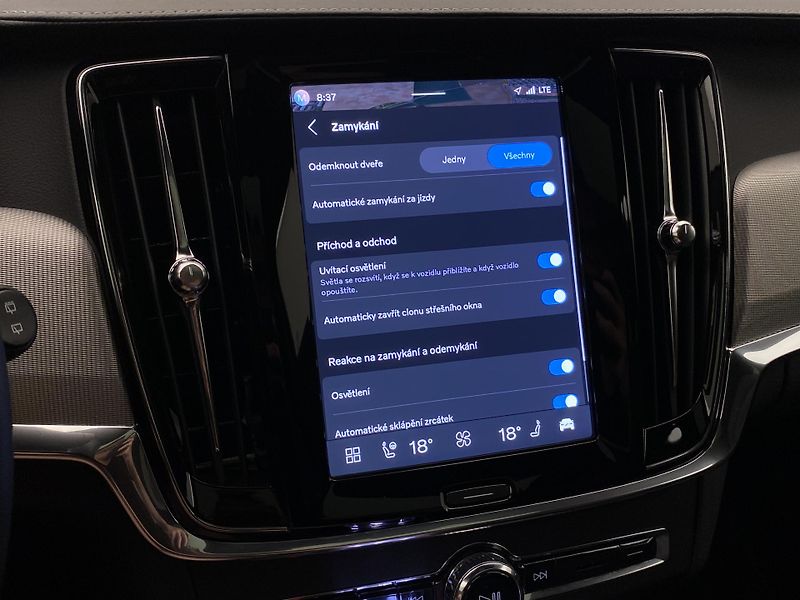 Volvo V90 T8 AWD RECHARGE DARK ULTRA - fotka 58 z 65