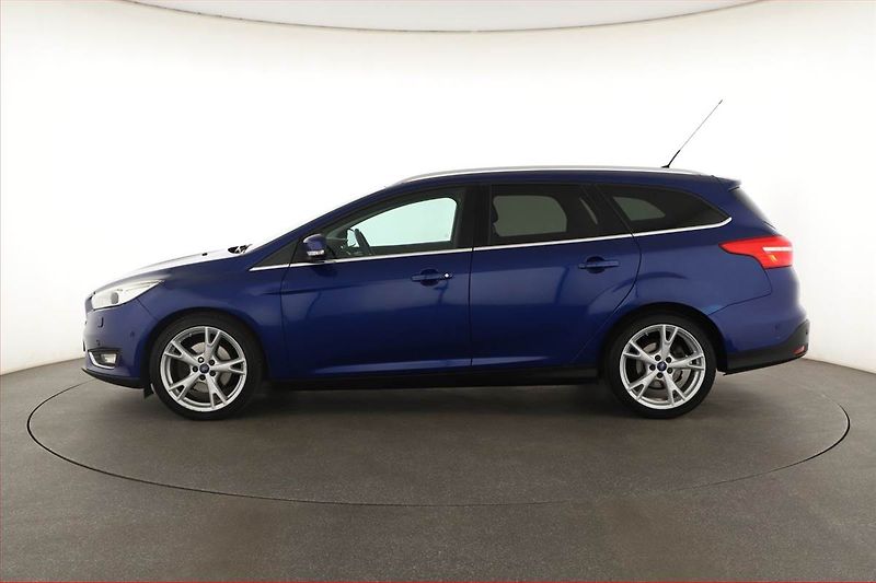 Ford Focus (2015) 1.5 EcoBoost, Xenony, Tempomat - fotka 3 z 18