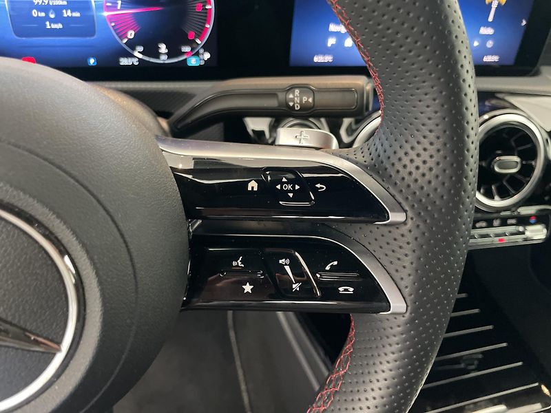 Mercedes-Benz Třídy A 200d AMG - fotka 18 z 28