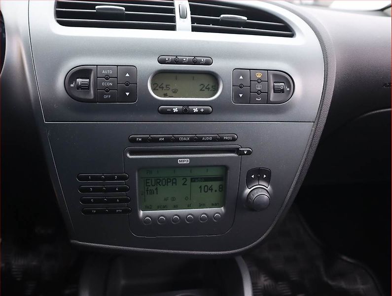 Seat Leon (2009) 1.6, nová STK, jezdí výborně - fotka 12 z 15