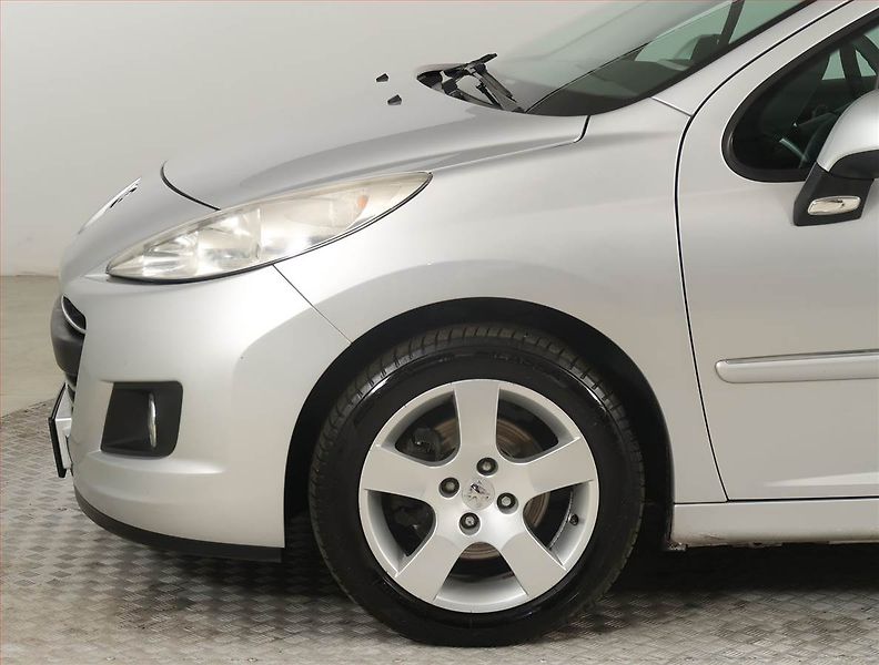 Peugeot 207 (2012) 1.6 HDi, po STK, jezdí výborně - fotka 14 z 16