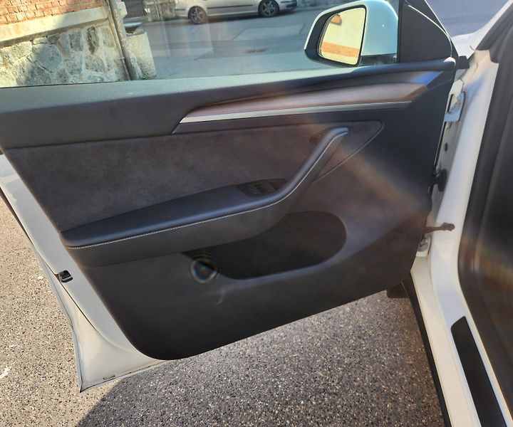 Tesla Model Y (2022)  534KW*78,8KWh*PERFORMANCE* - fotka 27 z 44