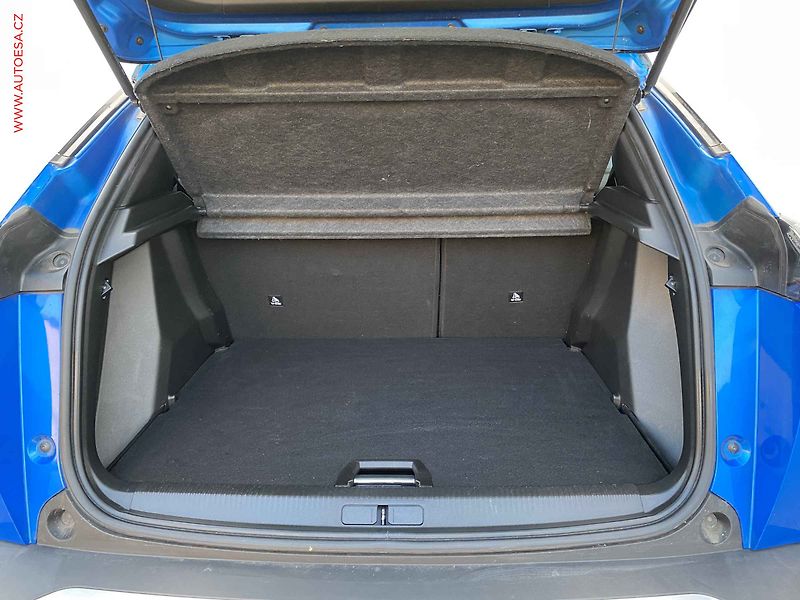 Peugeot 2008 (2023) 1.2PT, Allure, navi, kamera - fotka 7 z 17