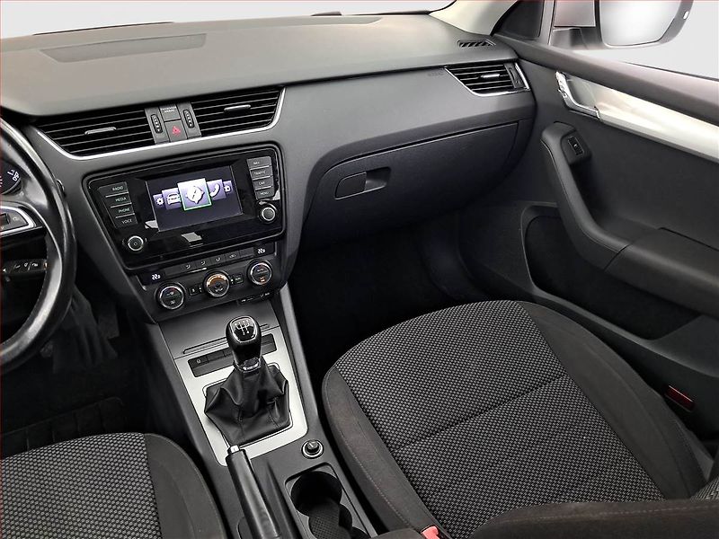 Škoda Octavia (2014) 1.6 TDI, Navi, Tempomat - fotka 8 z 16