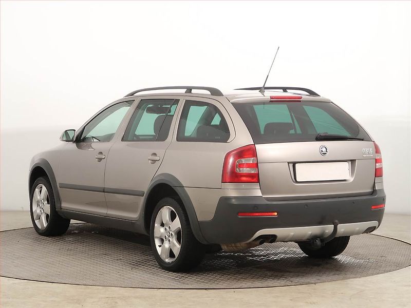 Škoda Octavia (2007) Scout 2.0 TDI, 4X4, nová STK - fotka 4 z 14