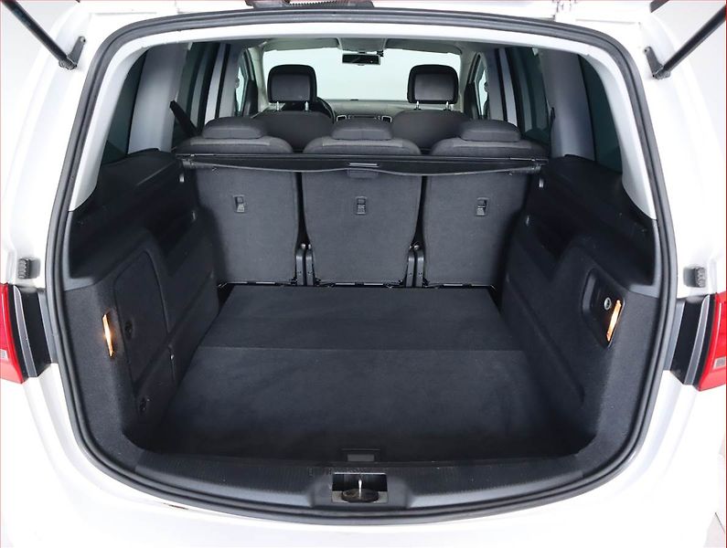Volkswagen Sharan (2013) 2.0 TDI, Automat, Serv.kniha - fotka 14 z 19