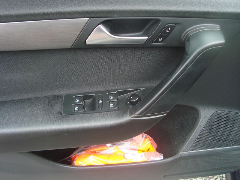 Volkswagen Passat (2013) 2,0 TSi - fotka 15 z 18
