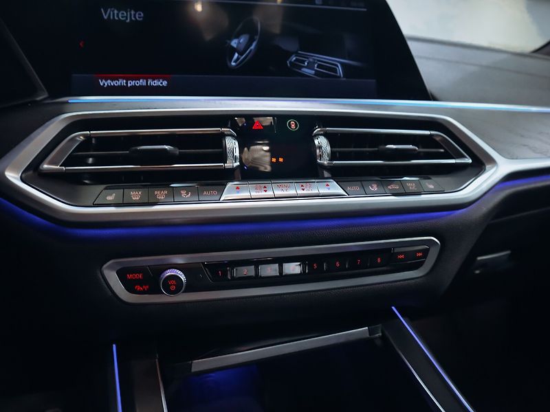 BMW X7 xDrive40i - fotka 15 z 32