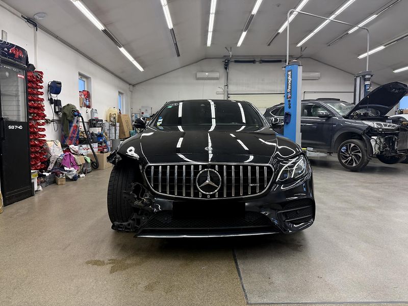 Mercedes-Benz Třídy E 220d AMG  - fotka 3 z 22