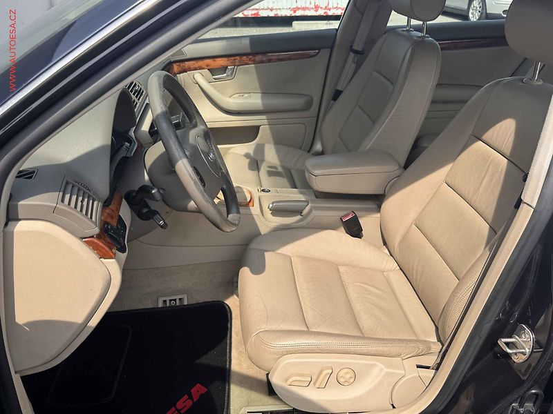 Audi A4 (2002) 2.0i, Kůže - fotka 9 z 14