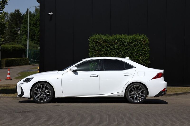 Lexus IS 300h 300H 2,5 F SPORT PLUS - fotka 26 z 26