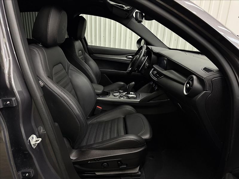 Alfa Romeo Stelvio VELOCE 154kW Q4 H&K LED R21 - fotka 38 z 41