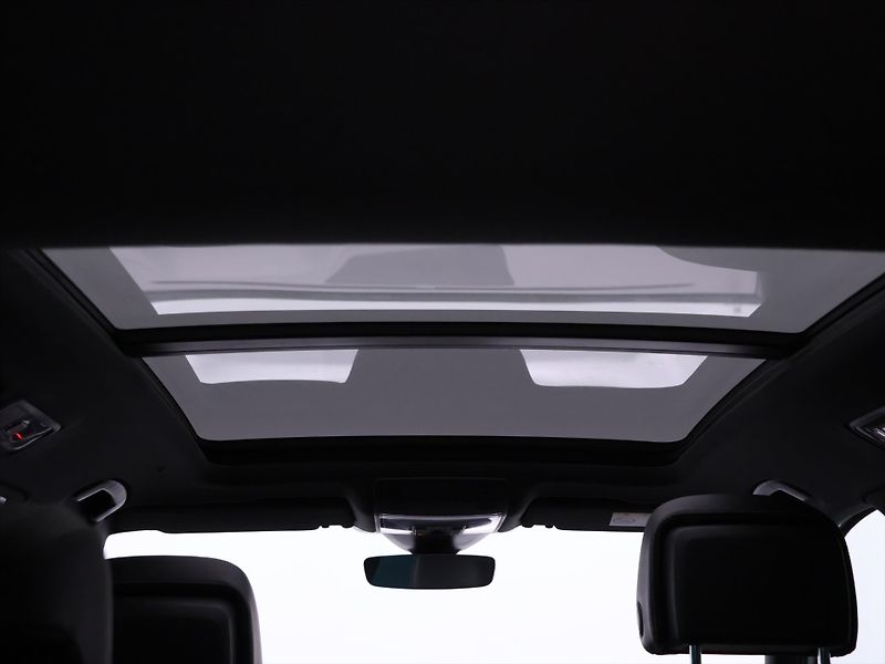 Volkswagen Passat 2,0 TSI 206kW R-line Highline - fotka 36 z 45