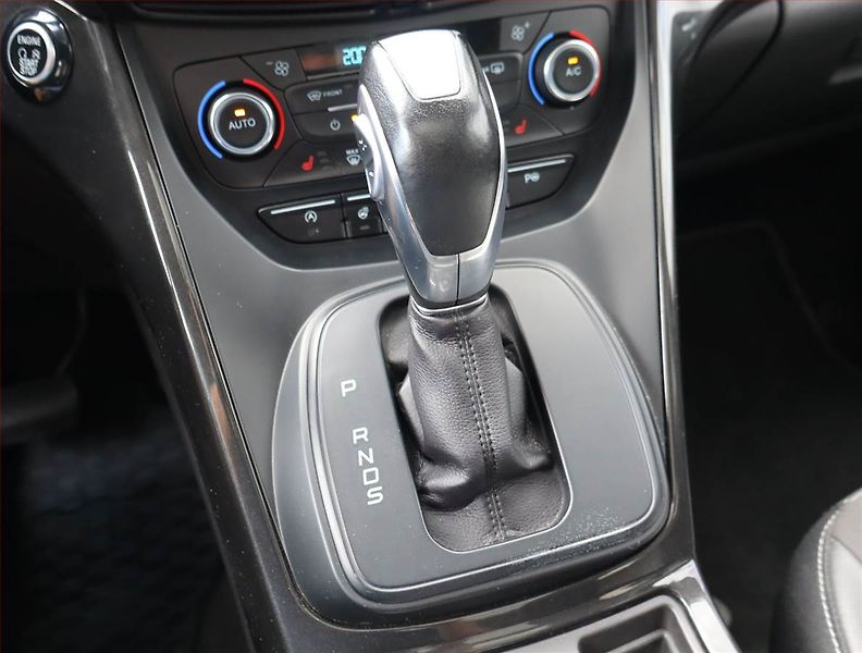 Ford Kuga (2019) 2.0 TDCi, 4X4, Automat, Kůže - fotka 16 z 25