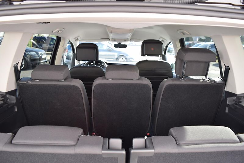 Volkswagen Touran (2018) 1.4TSI 110kw CLBMT 7MÍST LED  - fotka 10 z 48