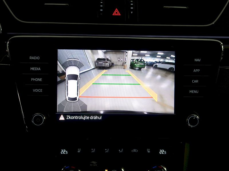 Škoda Superb (2020) LAURIN&KLEMENT 2.0TDI 140KW DS - fotka 36 z 48