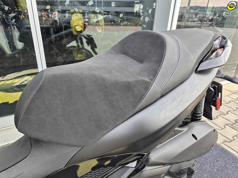 Piaggio MP3 300 (2024) Deep Black - fotka 11 z 20