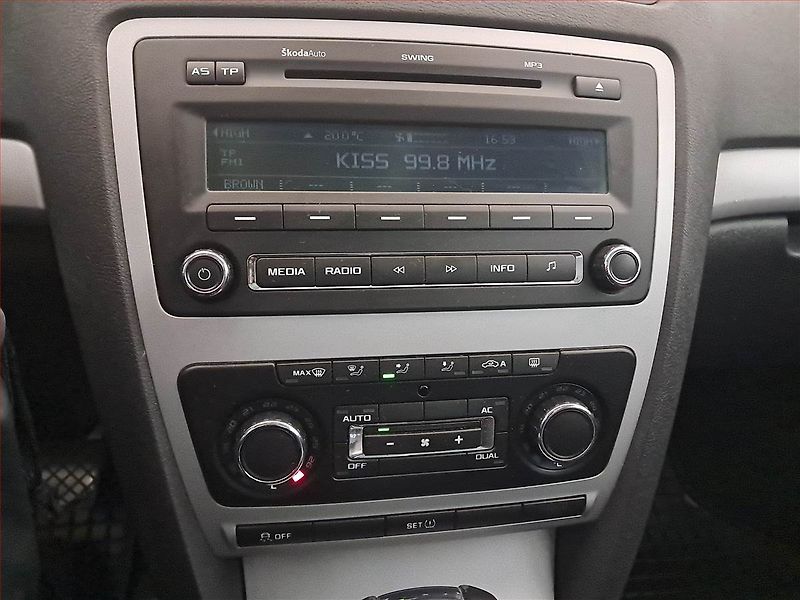 Škoda Octavia (2012) 1.6 TDI, Automat, Tempomat - fotka 12 z 16