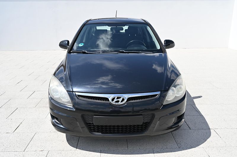 Hyundai i30 1.4 80KW Edition+  LPG 6/2010 - fotka 2 z 36