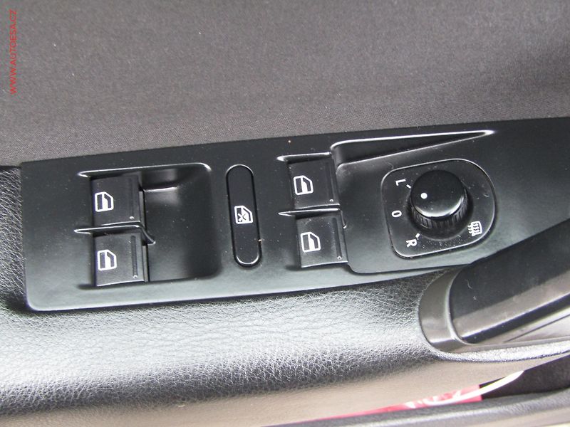 Volkswagen Passat (2011) 1.4 TSi, AC, výhřev sed - fotka 12 z 20