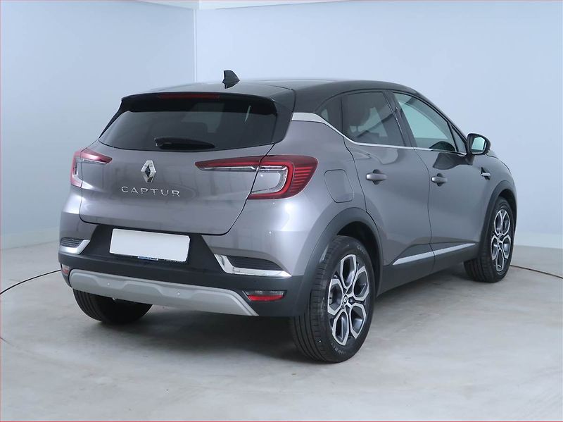 Renault Captur (2023) 1.3 TCe - fotka 5 z 17