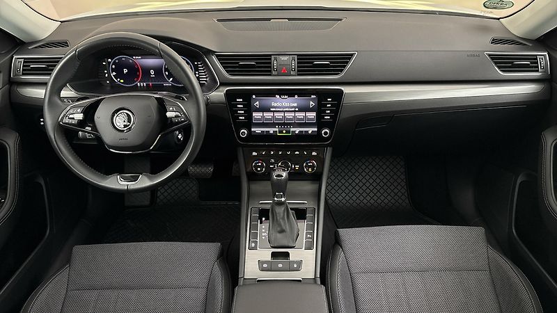 Škoda Superb 2.0 TDI DSG Style Combi - fotka 8 z 25