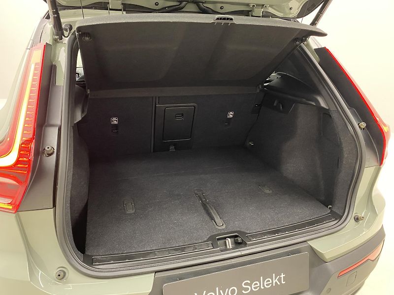 Volvo XC40 PURE ELECTRIC RECHARGE TWIN - fotka 6 z 58