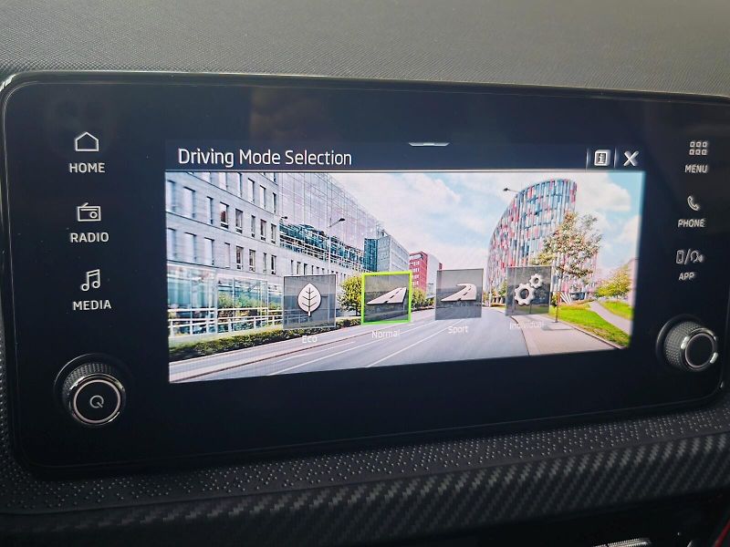 Škoda Kamiq (2025) 1,5 TSI 110 kW Monte Carlo DSG - fotka 21 z 26