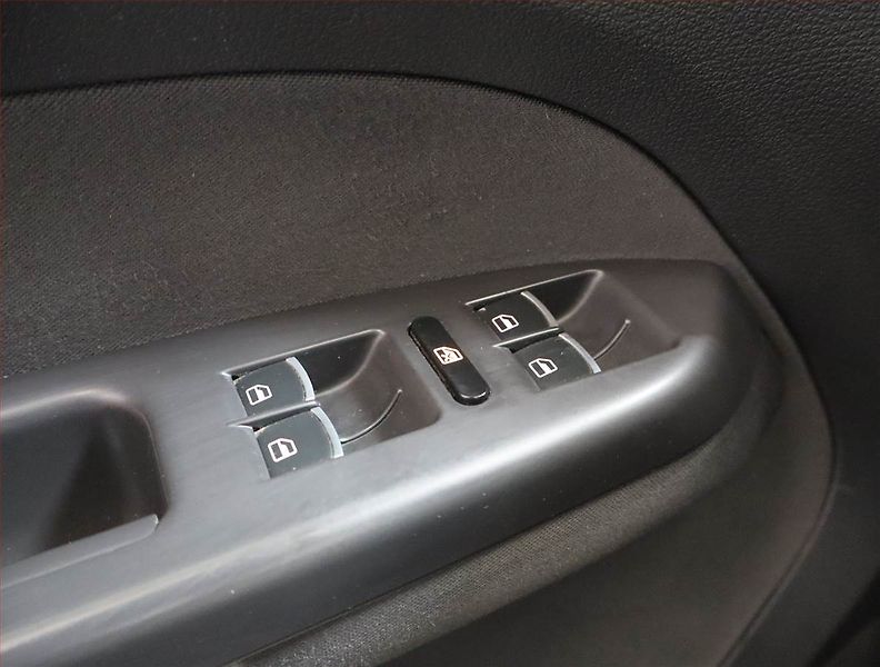 Volkswagen Touran (2014) 1.6 TDI, Navi, Tempomat - fotka 15 z 20