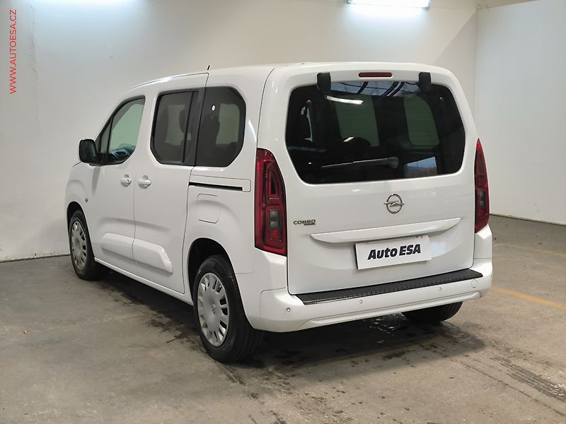Opel Combo (2021) 1.2T, 1.maj,ČR, AC, výhřev - fotka 4 z 17