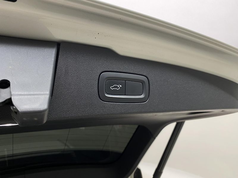 Volvo V60 D4 INSCRIPTION AUT CZ - fotka 30 z 41
