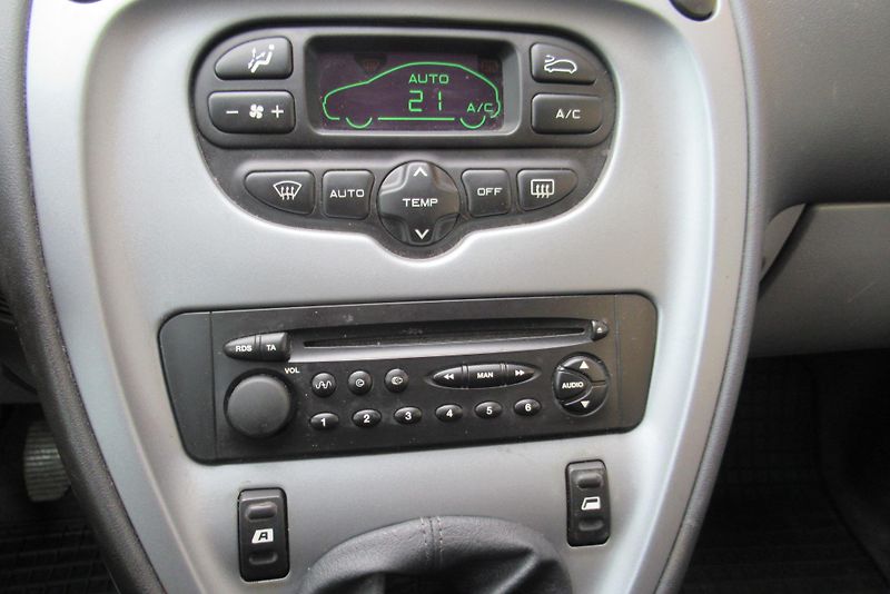 Citroën Xsara Picasso 1.6i 16V AUT.KLIMA TAŽNÉ - fotka 10 z 17