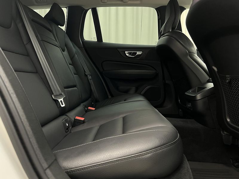 Volvo V60 CC B5 AWD PRO AUT - fotka 20 z 45