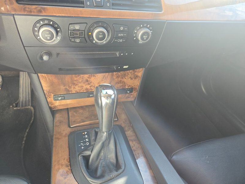 BMW Řada 5 (2005) 3.0 TDI  Automat - fotka 11 z 18