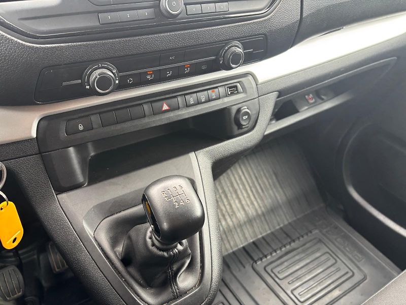 Toyota ProAce Verso 2,0 D-4D L2 - fotka 19 z 23