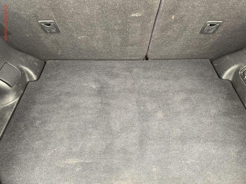 Nissan Juke (2010) 1.6i, AC, tempo - fotka 7 z 17